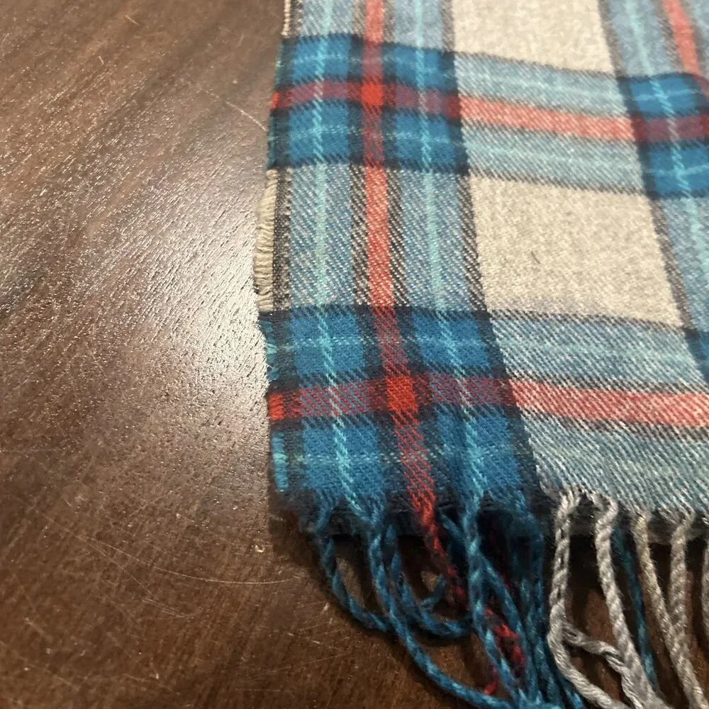 E490 Men's Old Navy Fringe Scarf Grey, Blue, Red Multi NWT 12